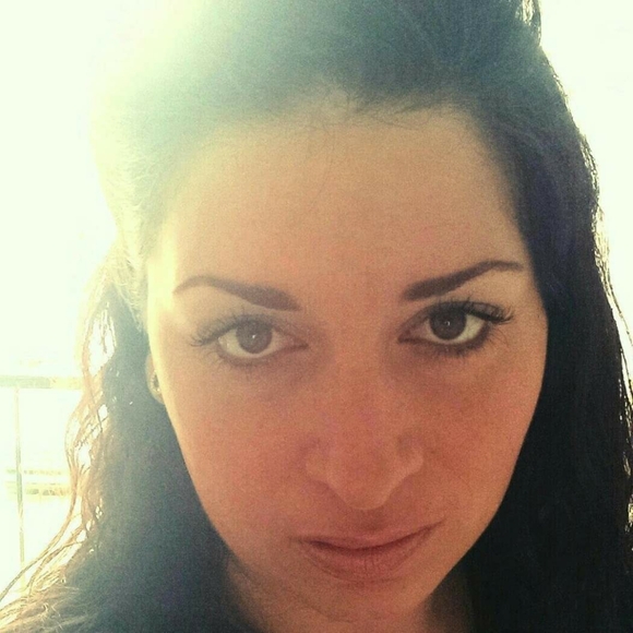 Hi! I'm Laura, or Lea, my Glass & Ceramics are Lovely! - Picture 4 of 4